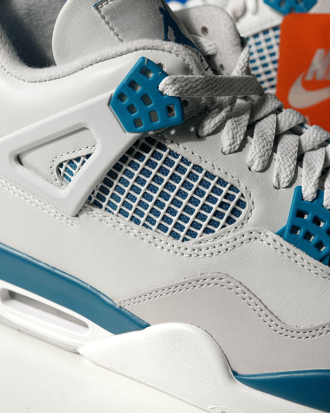 Air Jordan 4 Retro Military Blue